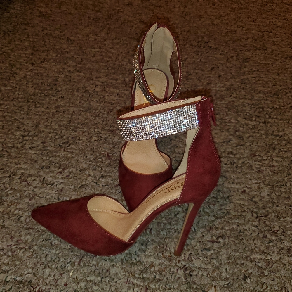 Heels - Picture 2 of 3